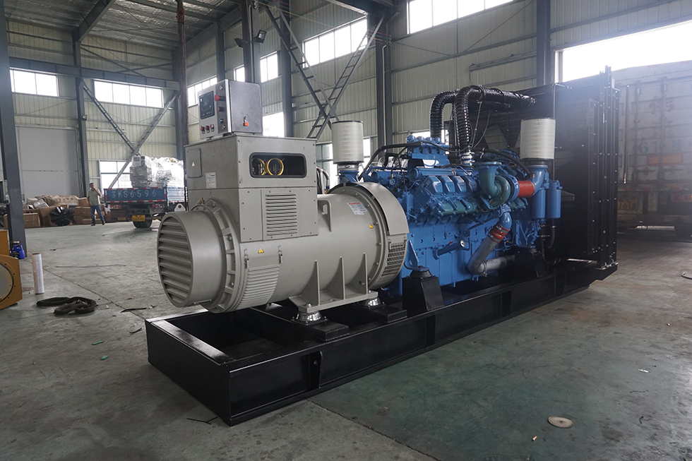 8V1600G10F進口奔馳300KW柴油發電機組報價